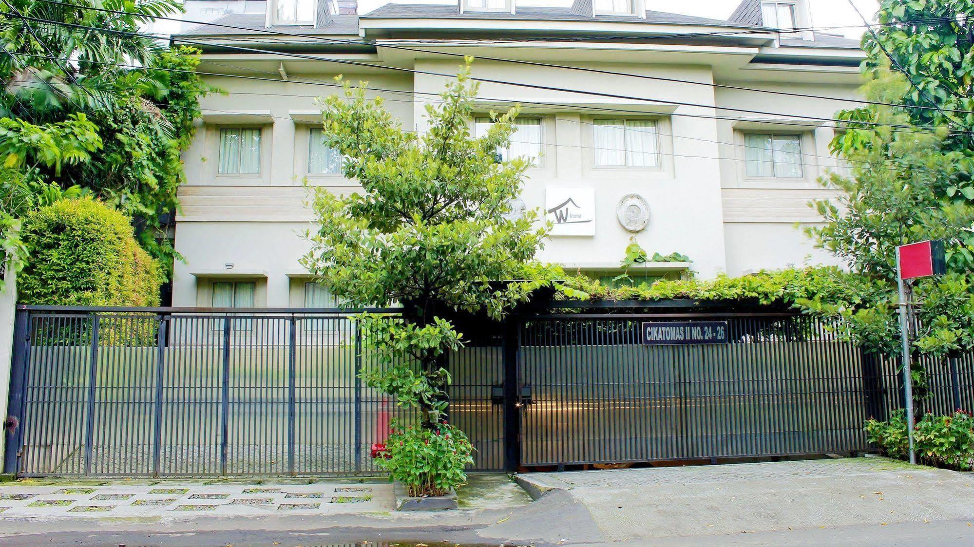 W Home Cikatomas Yakarta Exterior foto